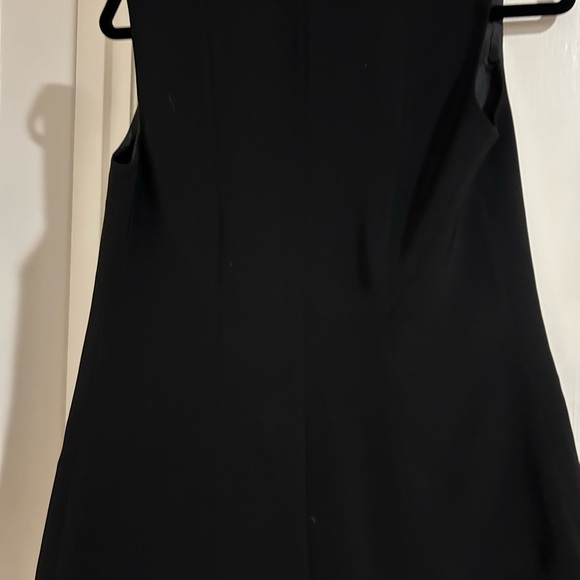 Black Sleeveless Vest - Picture 2 of 3